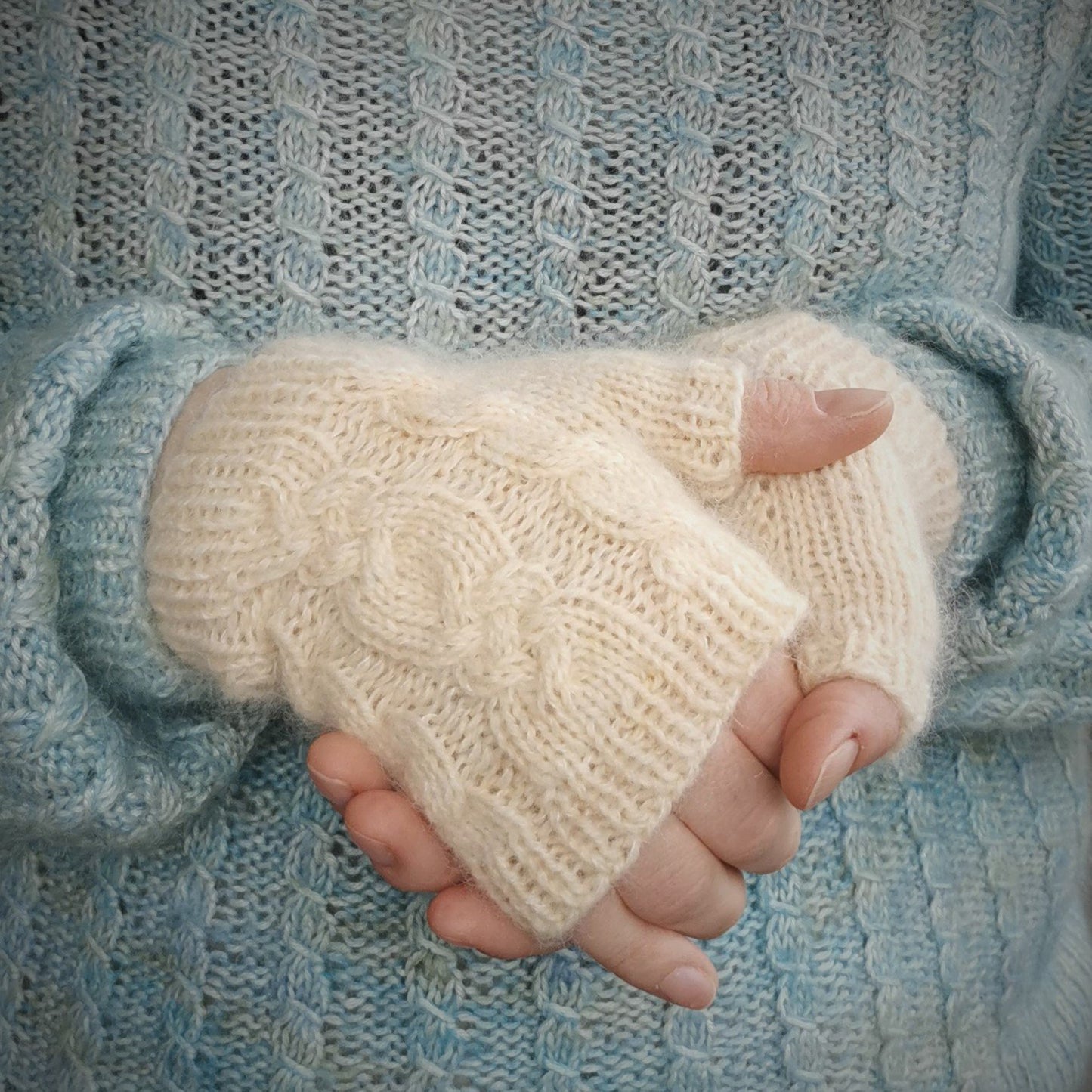 Easter Twist Fingerless Mittens Pattern Only - Digital Pattern in English/Norwegian - Norwegian mittens design