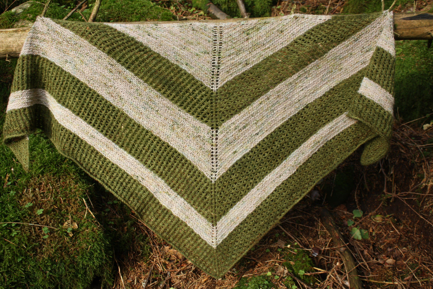 Trekrona Yarn kit - Pattern and Yarn - English/Norwegian - Shawl - Norwegian design